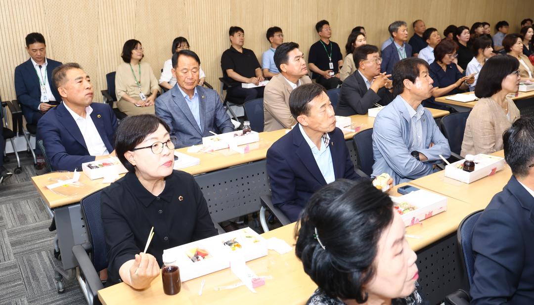 '제20회 강원의정아카데미(AI시대 리더십의 미래를 묻다)' 게시글의 사진(11) '2025-07-10 제20회 강원의정아카데미 (11).jpg'