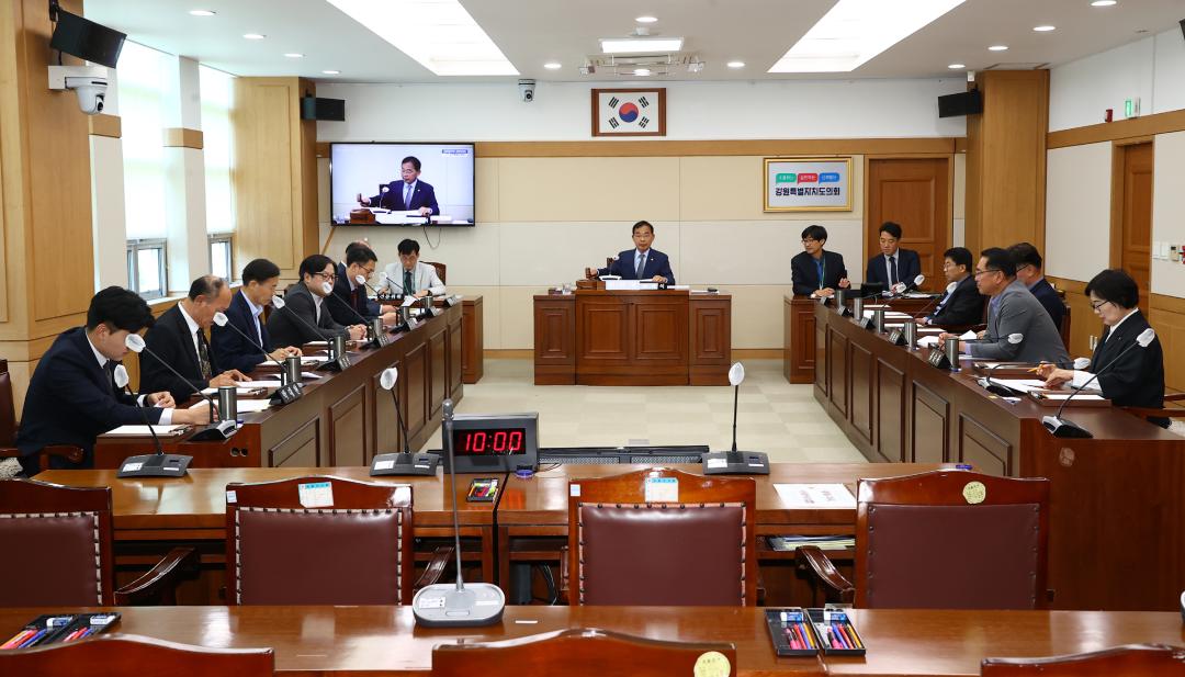 '제337회 제3차 강원특별자치도경제진흥원장 인사청문특별위원회' 게시글의 사진(1) '2025-05-12 제337회 제3차 강원특별자치도경제진흥원 인사청문특별위원회 (1).jpg'