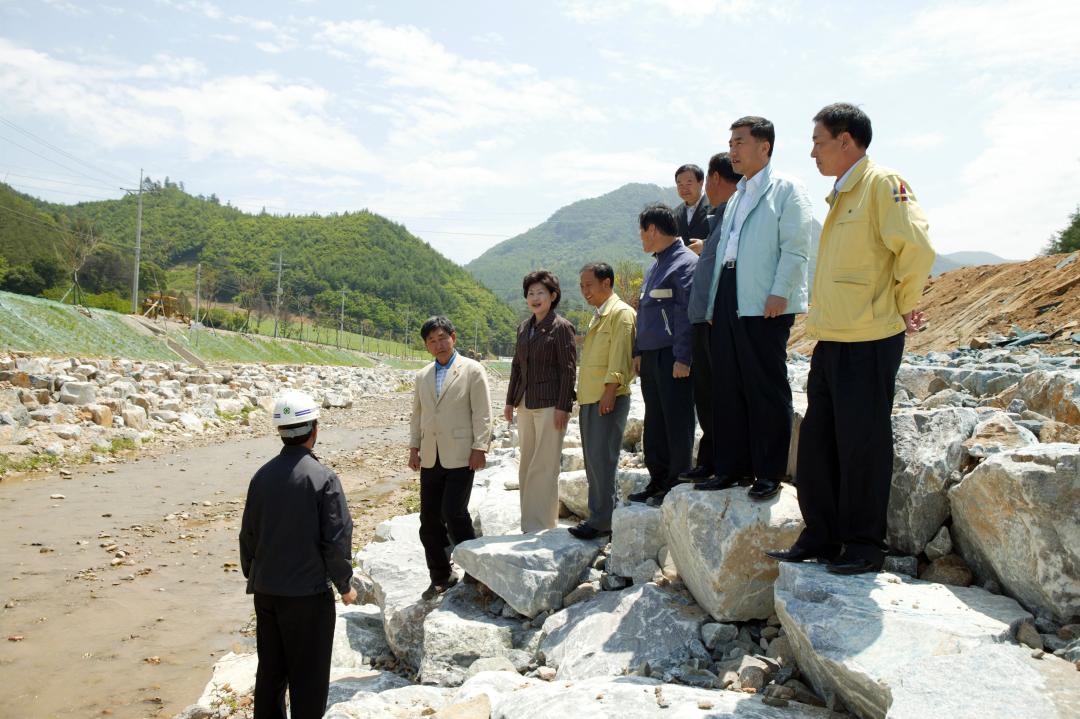 '평창 진부 호명지구 수해복구 현지확인' 게시글의 사진(6) '2008-06-20 평창 진부 호명지구 수해복구 현지확인 (6).jpg'