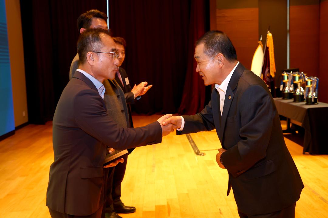 '제107회 전국동계체육대회 강원특별자치도 선수단 유공자 시상식' 게시글의 사진(16) '2026-03-31 제107회 전국동계체육대회 강원특별자치도 선수단 유공자 시상식 (16).jpg'