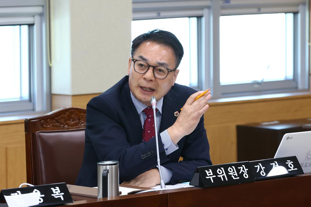 '제342회 제1차 경제산업위원회(2025년도 행정사무감사(중도개발공사))' 게시글의 사진(26) '2025-11-05 제342회 제1차 경제산업위원회(2025년도 행정사무감사(중도개발공사)) (26).jpg'