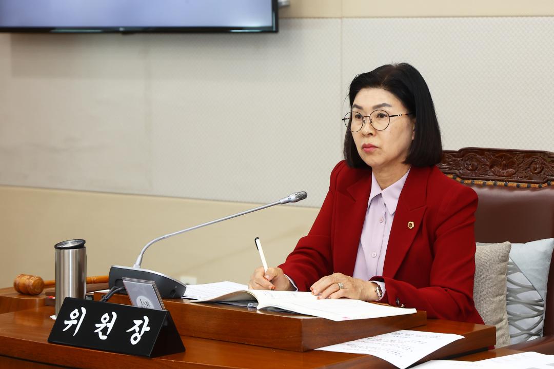 '제342회 제1차 농림수산위원회(2025년도 행정사무감사(보건환경연구원))' 게시글의 사진(12) '2025-11-05 제342회 제1차 농림수산위원회(2025년도 행정사무감사(보건환경연구원)) (12).jpg'