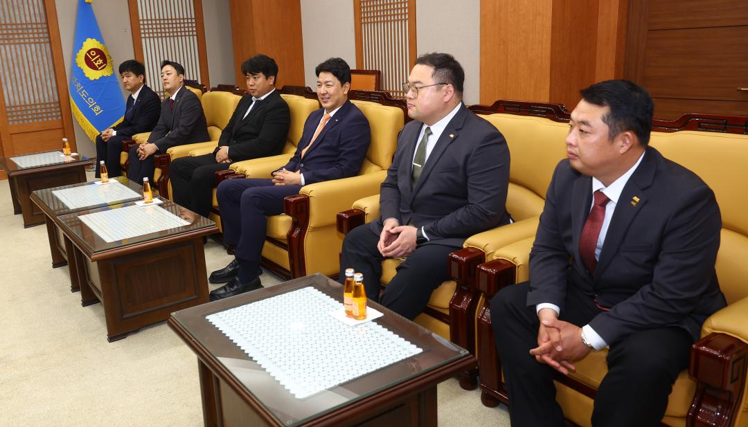 '강원특별자치도의회 방문(강원청년회의소)' 게시글의 사진(7) '2026-08-27 강원특별자치도의회 방문(강원청년회의소) (6).jpg'