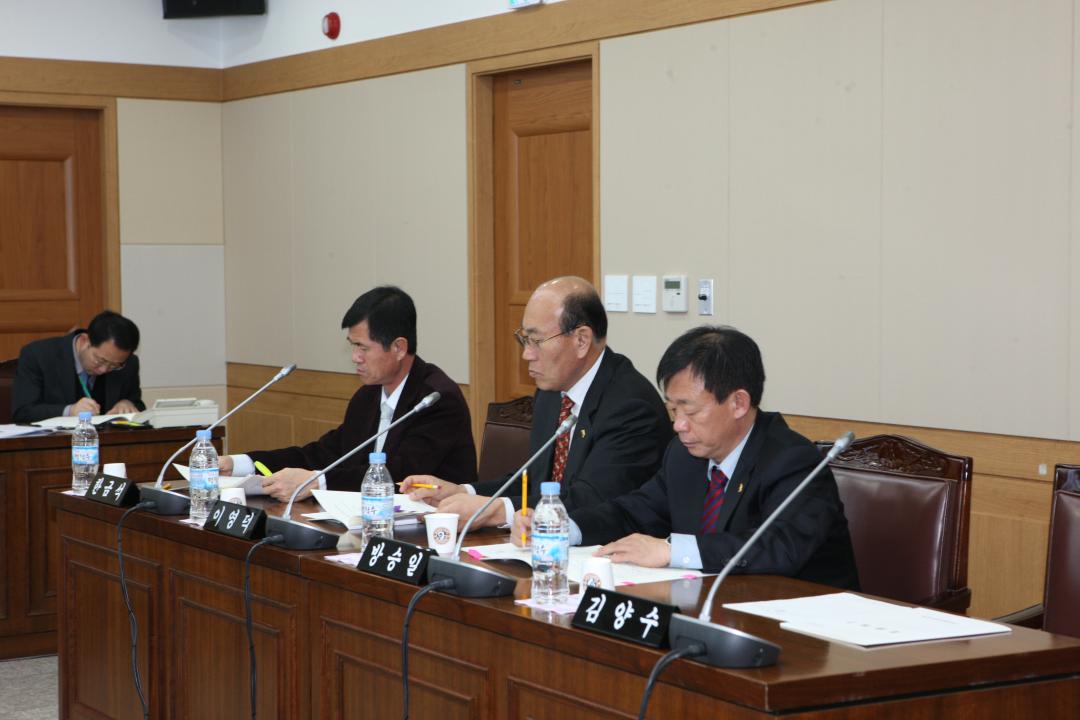 '207회 제3차 농림수산위원회' 게시글의 사진(8) '2011-02-23 207회 제3차 농림수산위원회 (8).jpg'