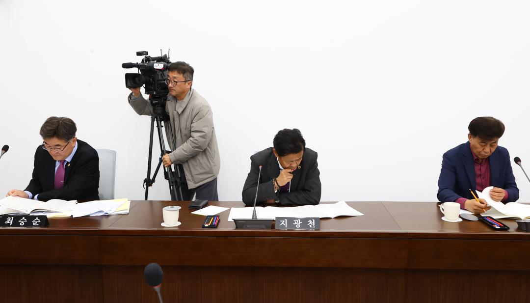 '2024년도 기획행정위원회 현지 행정사무감사(글로벌본부)' 게시글의 사진(21) '2024-11-13 2024년도 기획행정위원회 현지 행정사무감사(글로벌본부) (21).jpg'