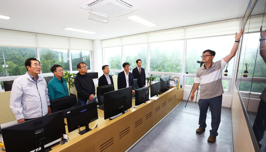 '제339회 경제산업위원회 현지시찰' 게시글의 사진(18) '2025-07-14 제339회 경제산업위원회 현지시찰(태백가덕산 풍력발전) (17).jpg'