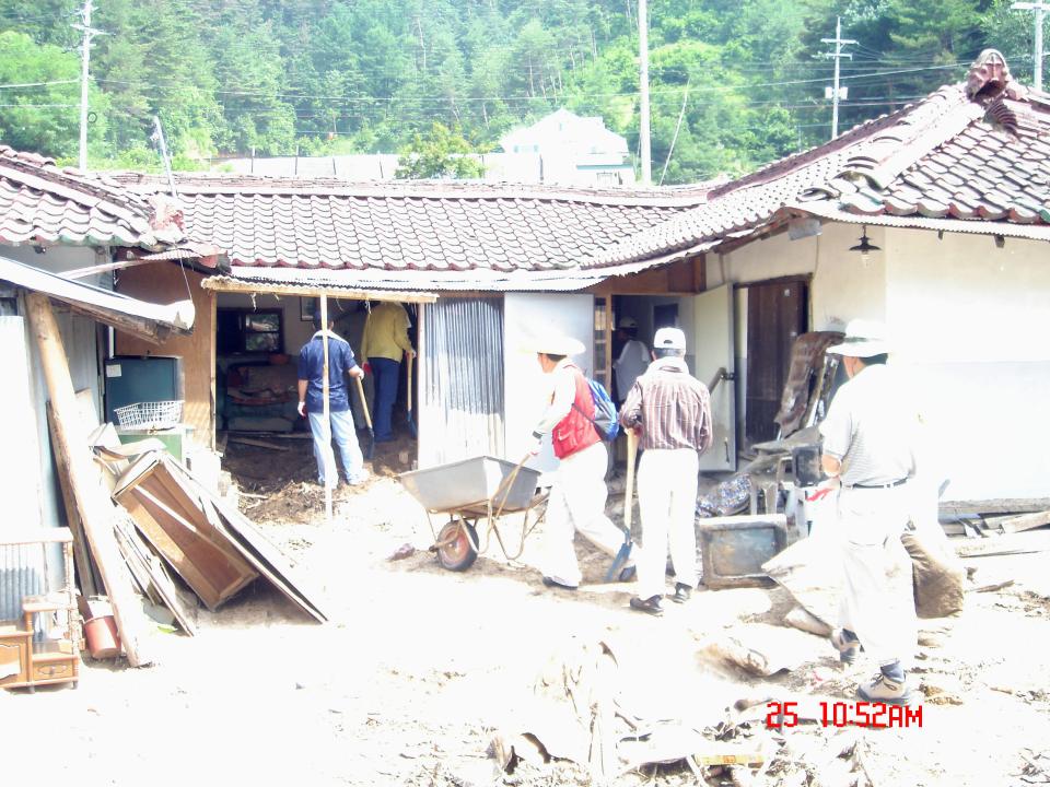 '수해지역 복구 자원봉사' 게시글의 사진(31) '2006-07-25 수해지역 복구 자원봉사 (31).JPG'