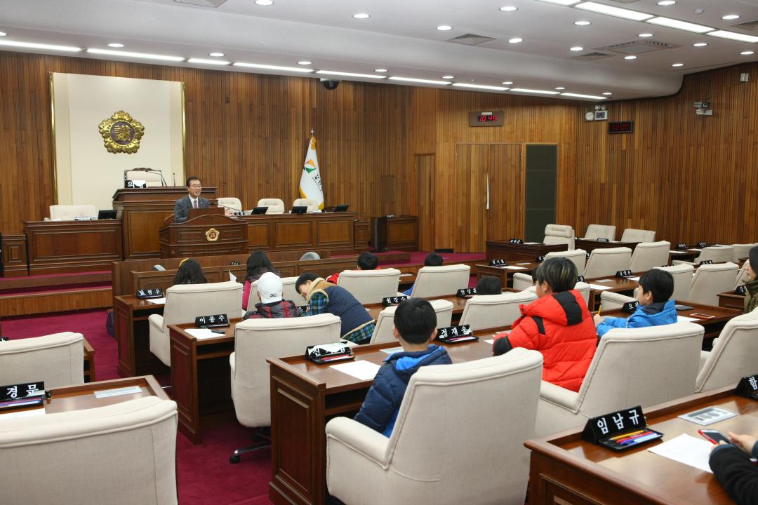 '남부초등학교 학생 의회 견학' 게시글의 사진(18) '2015-01-21 남부초등학교 학생 의회 견학 (18).jpg'