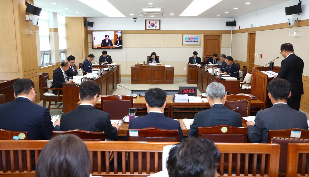 '2025년도 농림수산위원회 행정사무감사(농정국)' 게시글의 사진(17) '2025-11-13 2025년도 농림수산위원회 행정사무감사(농정국) (17).jpg'