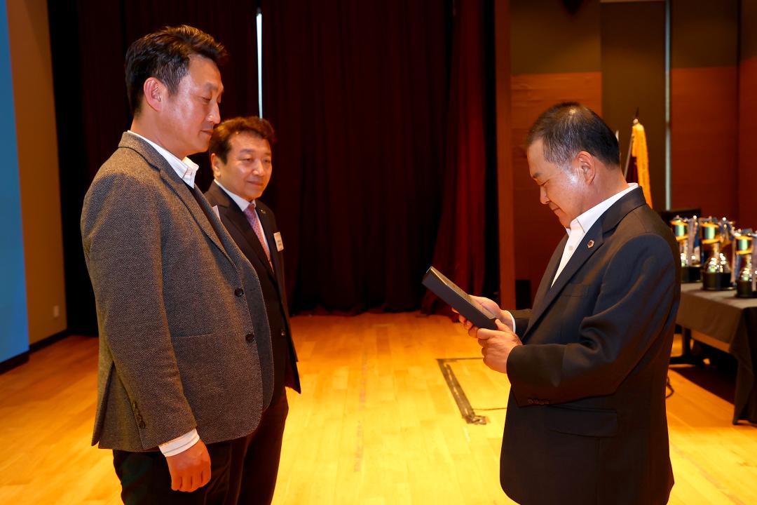 '제107회 전국동계체육대회 강원특별자치도 선수단 유공자 시상식' 게시글의 사진(17) '2026-03-31 제107회 전국동계체육대회 강원특별자치도 선수단 유공자 시상식 (17).jpg'