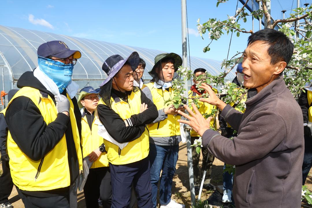 '강원특별자치도의회 2026년 농촌일손돕기 봉사활동' 게시글의 사진(7) '2026-04-29 강원특별자치도의회 농촌봉사활동 (5).jpg'