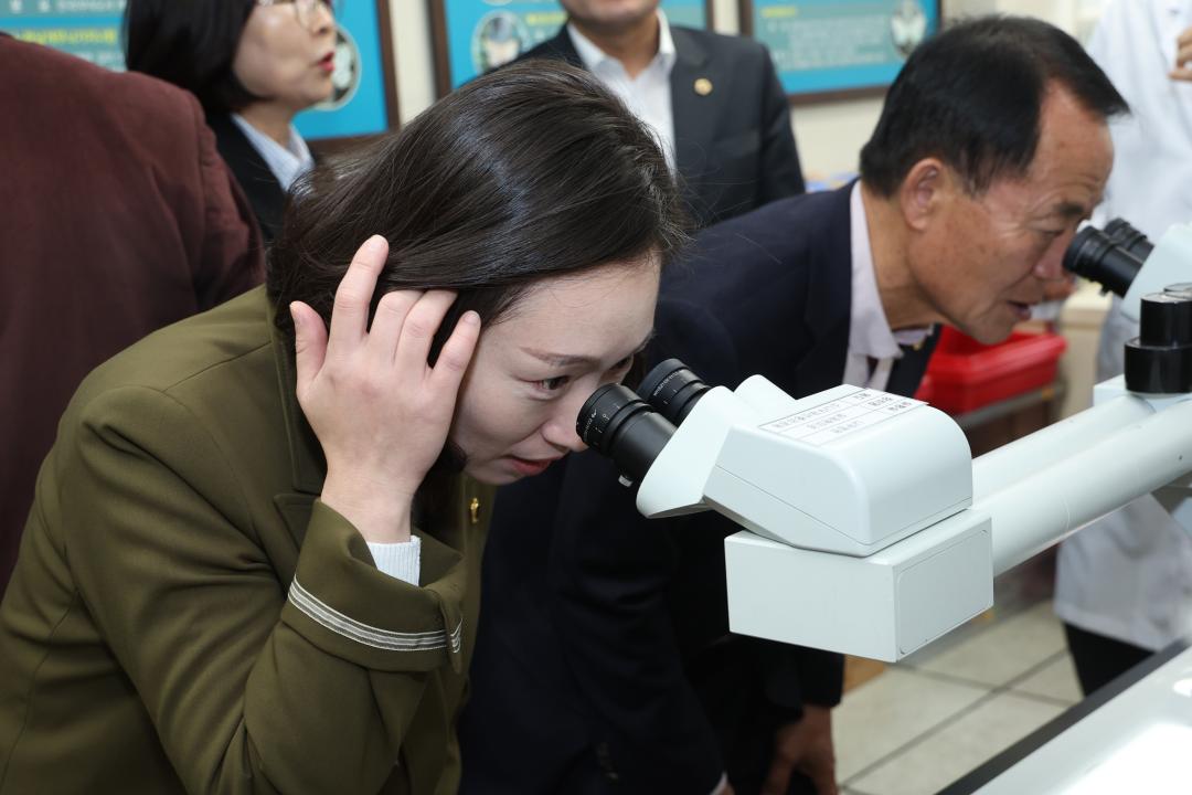 '제333회 농림수산위원회 현지시찰(산림과학연구원)' 게시글의 사진(27) '2024-11-14 제333회 농림수산위원회 현지시찰(산림과학연구원) (28).jpg'