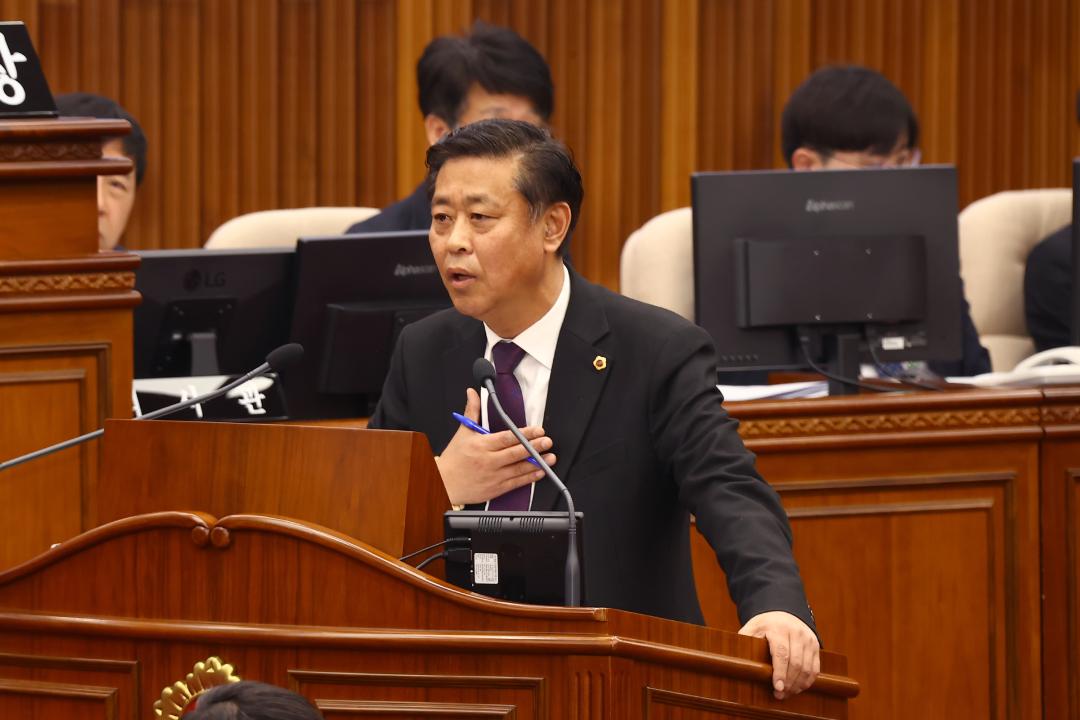 '제335회 제2차 본회의(제1차 도정 및 교육행정에 관한 질문)' 게시글의 사진(29) '2025-03-11 제335회 제2차 본회의(제1차 도정 및 교육행정에 관한 질문) (29) 지광천 의원.jpg'