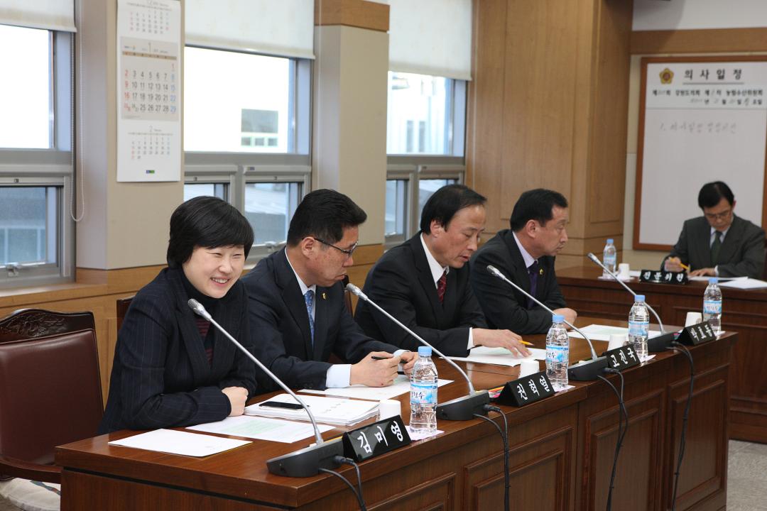 '207회 제1차 농림수산위원회' 게시글의 사진(1) '2011-02-21 207회 제1차 농림수산위원회 (1).jpg'