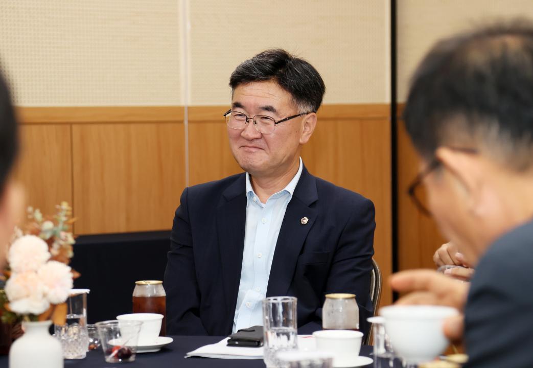 '대한민국시도의회의장협의회 제2기 지역소멸대응 특별위원회 제4차 정기회' 게시글의 사진(2) '2025-06-25 대한민국시도의회의장협의회 제2기 지역소멸대응 특별위원회 제4차 정기회 (2).jpg'