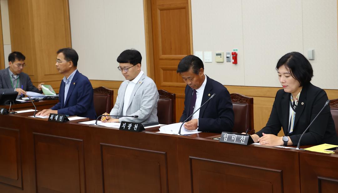 '제341회 전임 최문순 도정의 알펜시아 리조트 졸속 매각 및 레고랜드 부당 지원 의혹에 관한 진상조사 특별위원회' 게시글의 사진(8) '2025-10-22 제341회 전임 최문순 도정의 알펜시아 리조트 졸속 매각 및 레고랜드 부당 지원 의혹에 관한 진상조사 특별위원회 (8).jpg'