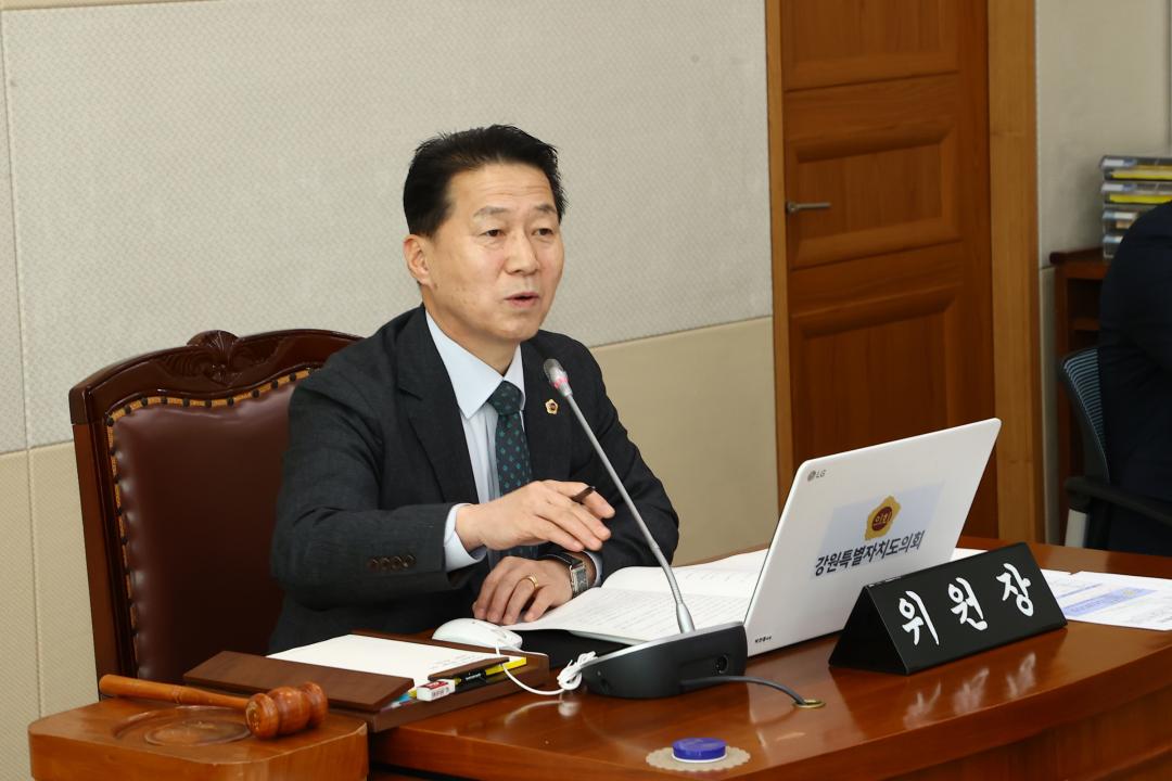 '제335회 제1차 경제산업위원회' 게시글의 사진(12) '2025-03-06 제335회 제1차 경제산업위원회 (12).jpg'