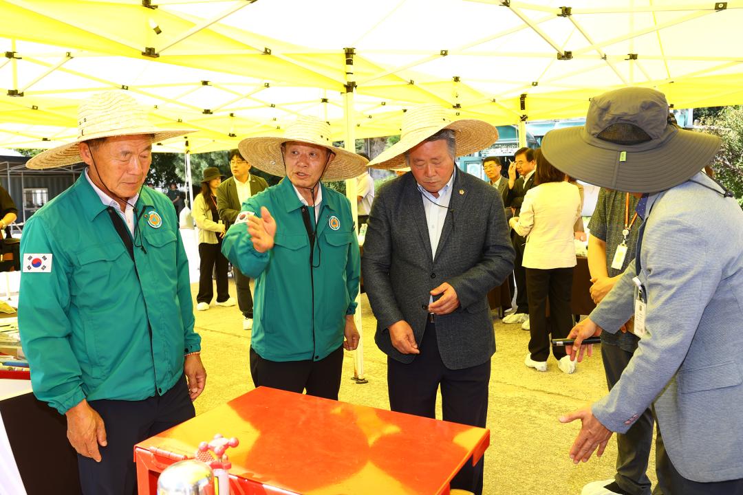 '제340회 농림수산위원회 현지시찰' 게시글의 사진(13) '2025-09-11 제340회 농림수산위원회 현지시찰(농업기술원,해피초원목장) (12).jpg'