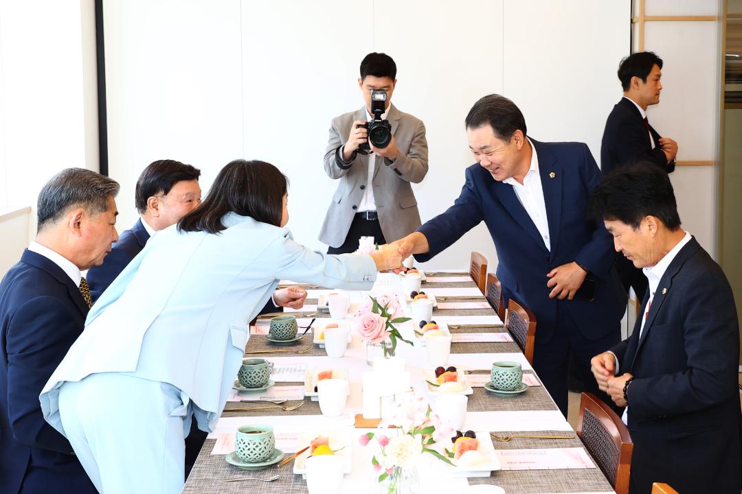 '대한민국시도의회의장협의회 제5차 임시회' 게시글의 사진(2) '2025-09-23 대한민국시도의회의장협의회 제5차 임시회 (2).jpg'