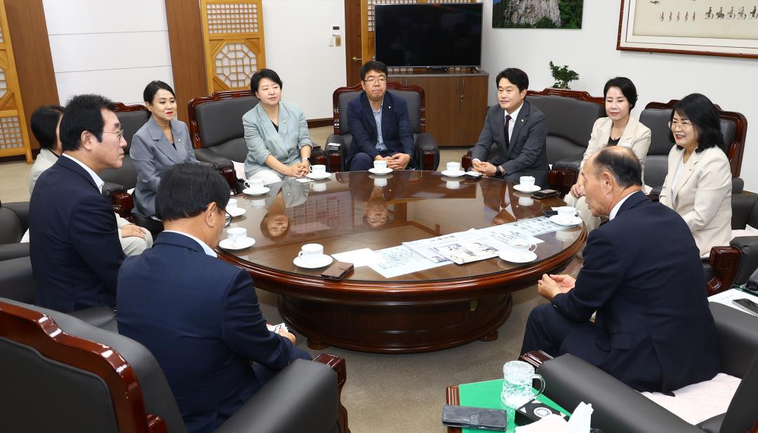 '강원특별자치도의회방문(춘천시의회)' 게시글의 사진(12) '2026-07-28 강원도의회방문(춘천시의회) (12).jpg'