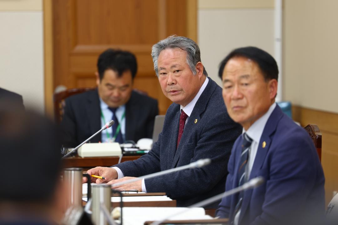 '2025년도 농림수산위원회 행정사무감사(산림환경국)' 게시글의 사진(29) '2025-11-07 2025년도 농림수산위원회 행정사무감사(산림환경국) (29).jpg'