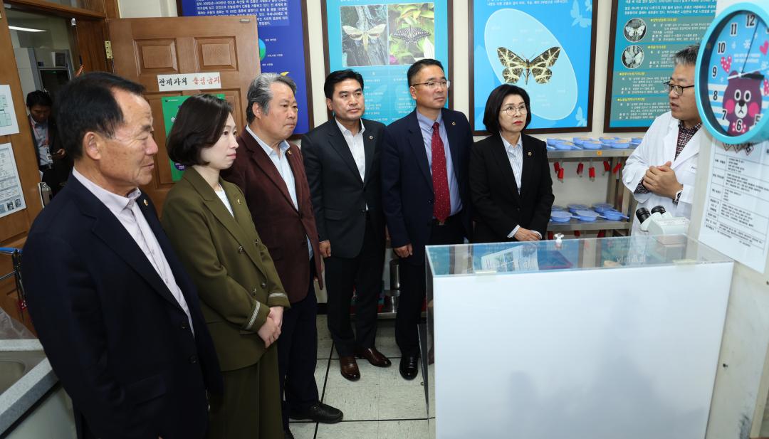 '제333회 농림수산위원회 현지시찰(산림과학연구원)' 게시글의 사진(20) '2024-11-14 제333회 농림수산위원회 현지시찰(산림과학연구원) (21).jpg'