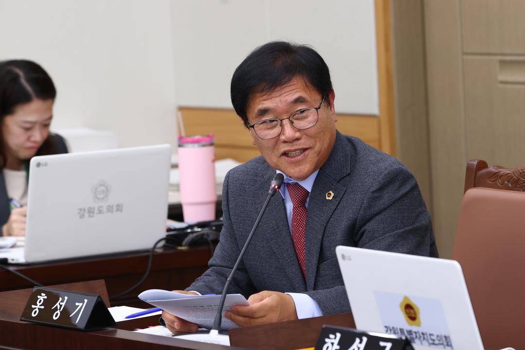 '2025년도 안전건설위원회 행정사무감사(건설교통국)' 게시글의 사진(73) '2025-11-07 2025년도 안전건설위원회 행정사무감사(건설교통국) (73).jpg'