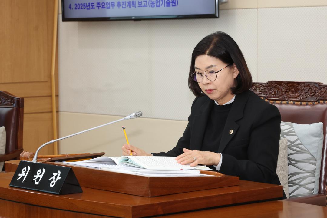 '제334회 제1차 농림수산위원회' 게시글의 사진(4) '2025-02-05 제334회 제1차 농림수산위원회 (2).jpg'