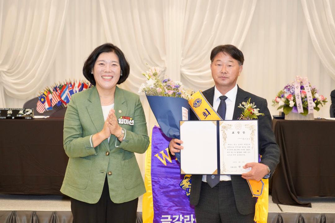 '금강라이온스클럽 제33주년 및 제33,34대 회장 이취임식' 게시글의 사진(2) '2025-06-17 금강라이온스클럽 제33주년 및 제33,34대 회장 이취임식 (2).jpg'