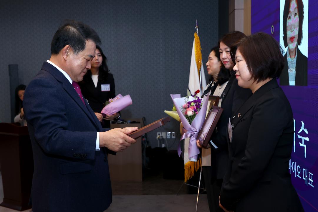 '제25회 강원여성경제인대회' 게시글의 사진(24) '2025-11-26 제25회 강원여성경제인대회 (24).jpg'