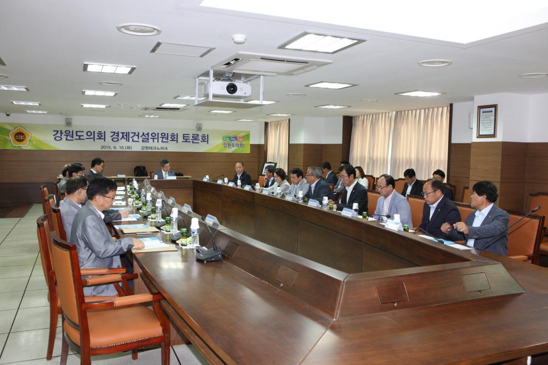 '제246회 경제건설위원회 토론회' 게시글의 사진(3) '2015-06-16 제246회 경제건설위원회 토론회 (3).jpg'