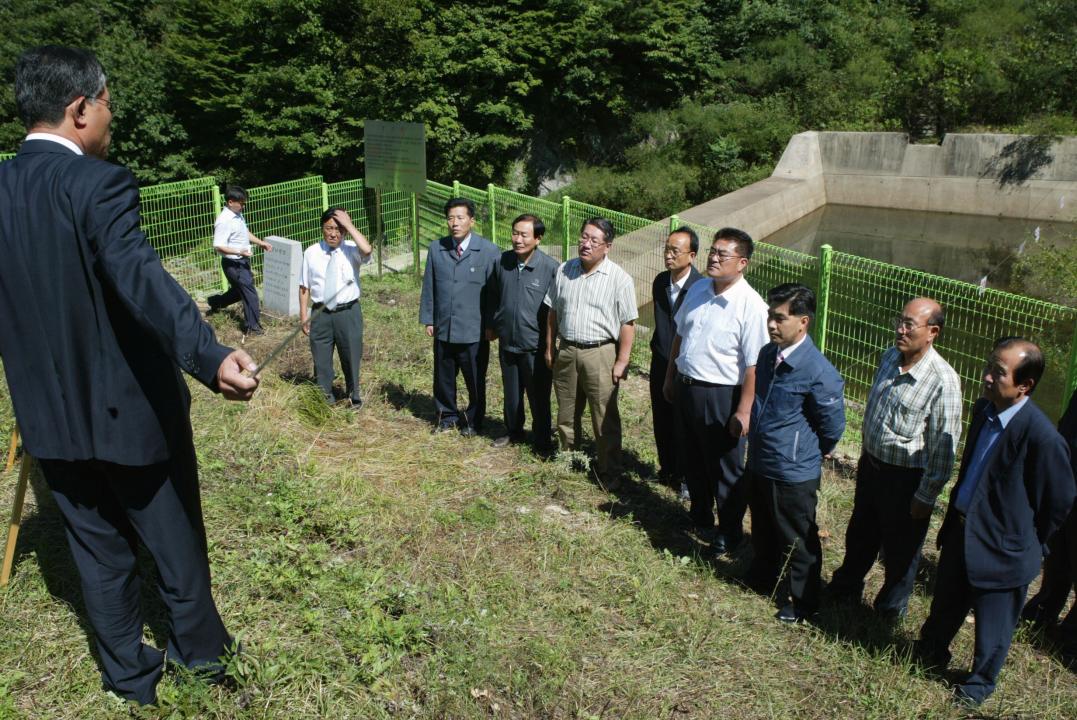 '사방댐 시설 및 친환경 농업경영 현지시찰' 게시글의 사진(2) '2006-09-07 사방댐 시설 및 친환경 농업경영 현지시찰 (2).JPG'