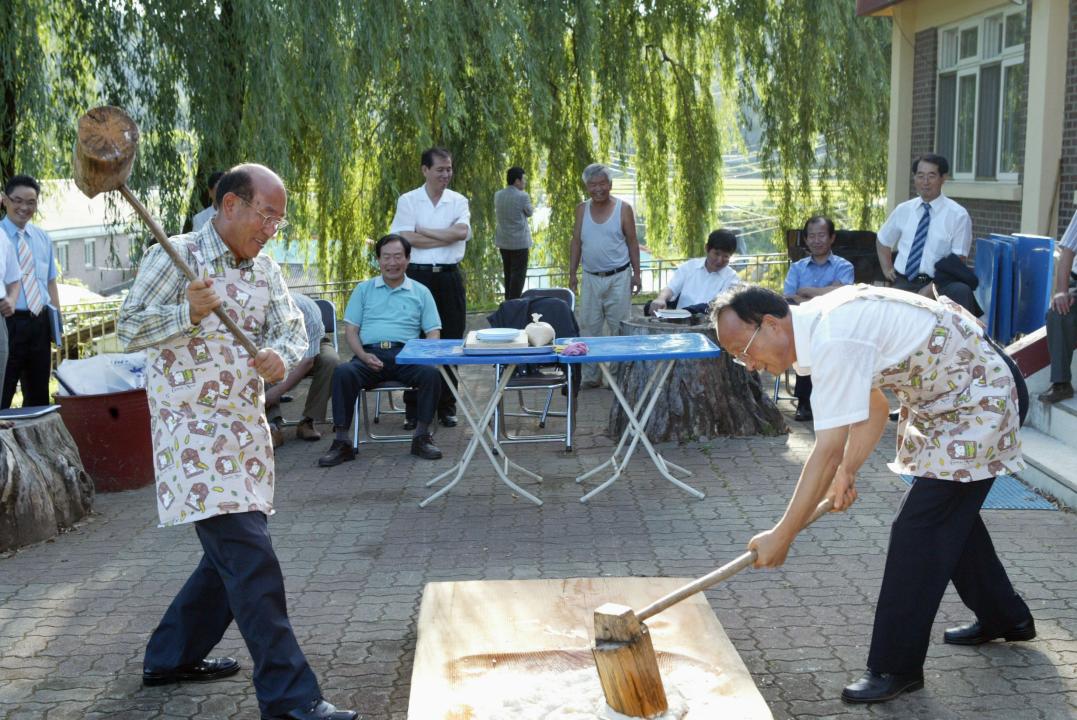 '사방댐 시설 및 친환경 농업경영 현지시찰' 게시글의 사진(31) '2006-09-07 사방댐 시설 및 친환경 농업경영 현지시찰 (31).JPG'