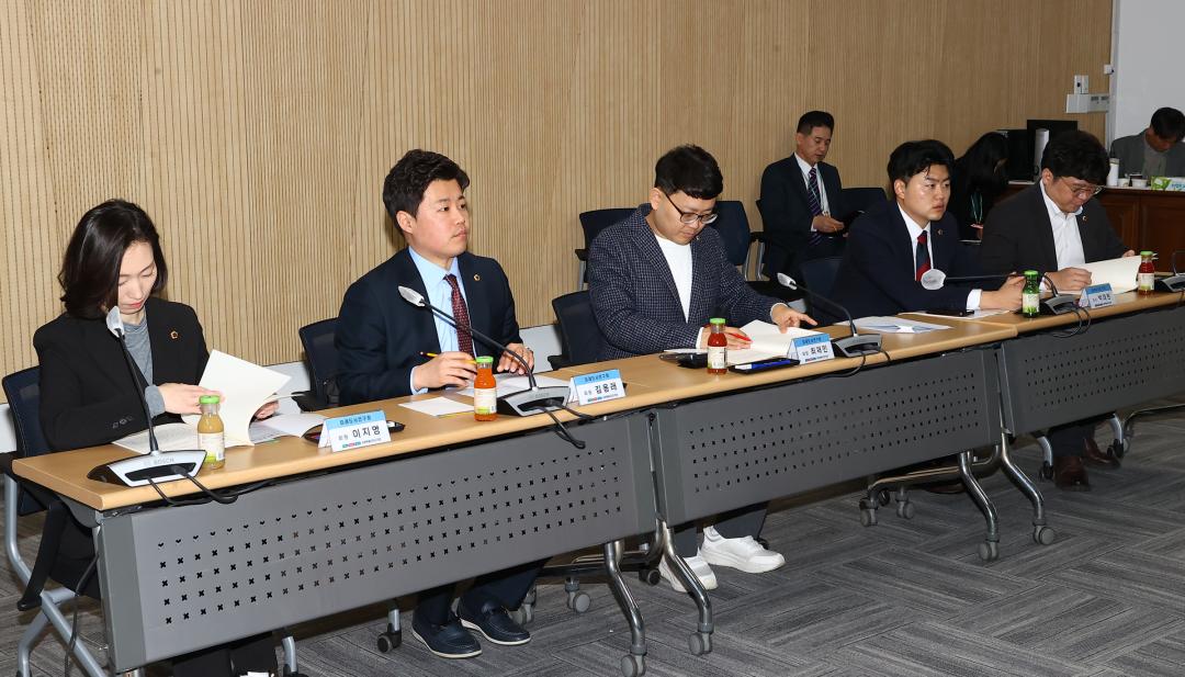 '강원특별자치도의회 미래도시 연구회 연구용역 착수보고회' 게시글의 사진(6) '2025-03-05 강원특별자치도의회 미래도시 연구회 연구용역 착수보고회 (6).jpg'