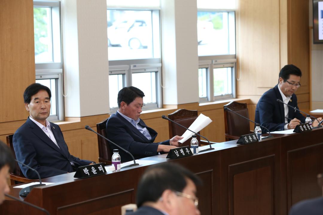 '제264회 제1차 의회운영위원회' 게시글의 사진(20) '2017-05-16 제264회 제1차 의회운영위원회 (20).JPG'