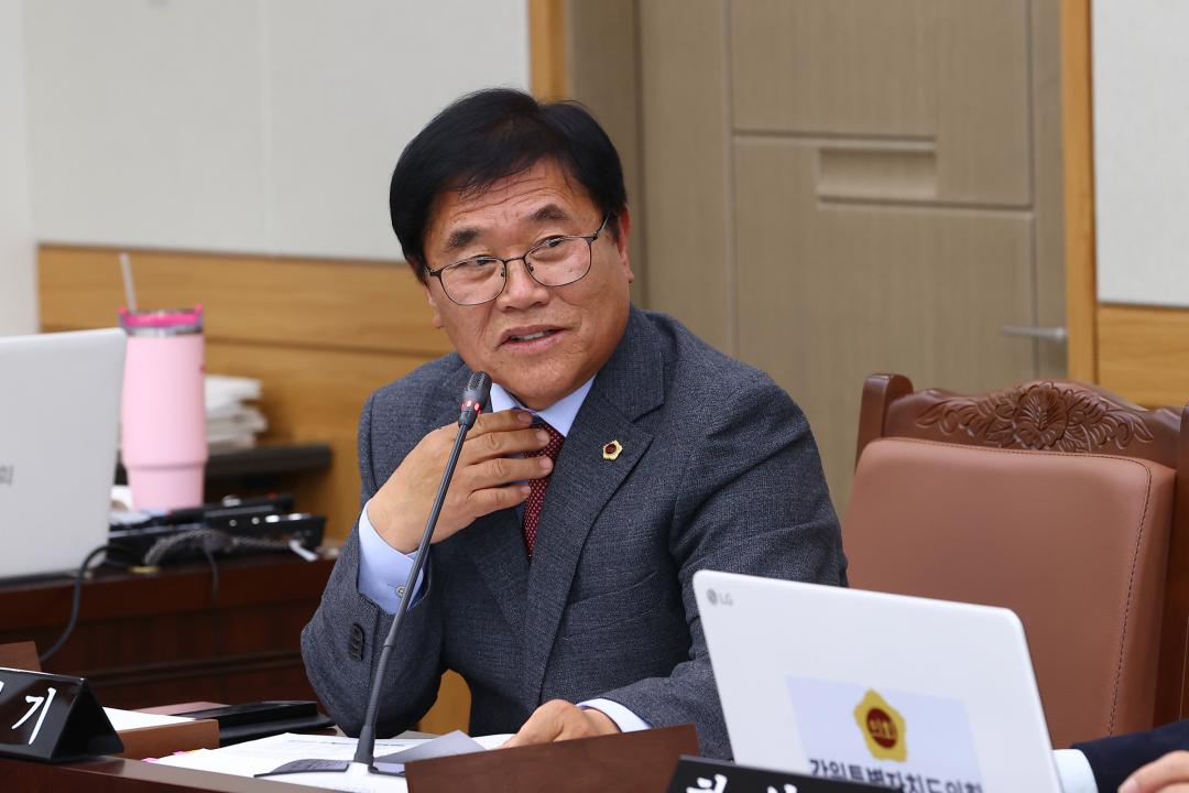 '2025년도 안전건설위원회 행정사무감사(건설교통국)' 게시글의 사진(68) '2025-11-07 2025년도 안전건설위원회 행정사무감사(건설교통국) (68).jpg'