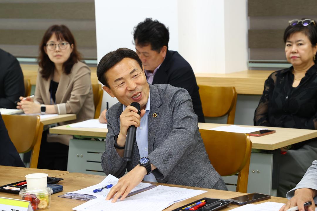 '강원특별자치도의회 교육위원회 의정연찬회' 게시글의 사진(33) '2025-07-17 강원특별자치도의회 교육위원회 의정연찬회 (34)(강원예술고등학교).jpg'