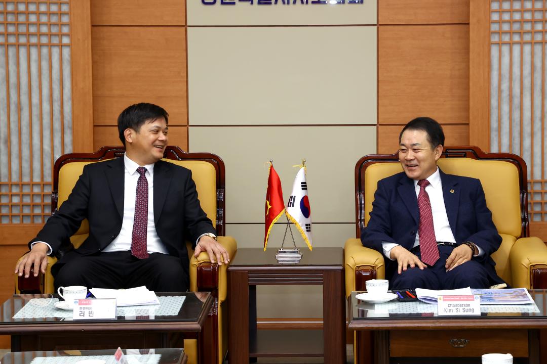 '베트남 디엔비엔성 대표단 강원특별자치도의회 내방' 게시글의 사진(27) '2025-12-30 베트남 디엔비엔성 대표단 강원특별자치도의회 내방 (28).jpg'