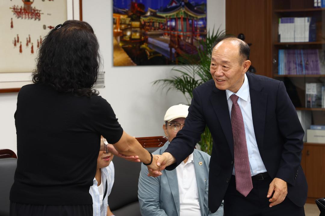 '강원특별자치도의회 방문(지정면 이장협의회장)' 게시글의 사진(4) '2026-08-25 강원특별자치도의회 방문(지정면 이장협의회장) (3).jpg'