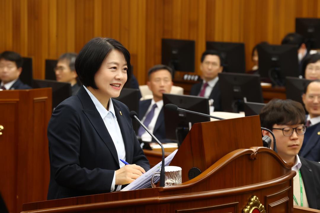 '제335회 제2차 본회의(제1차 도정 및 교육행정에 관한 질문)' 게시글의 사진(82) '2025-03-11 제335회 제2차 본회의(제1차 도정 및 교육행정에 관한 질문) (82) 박윤미 의원.jpg'