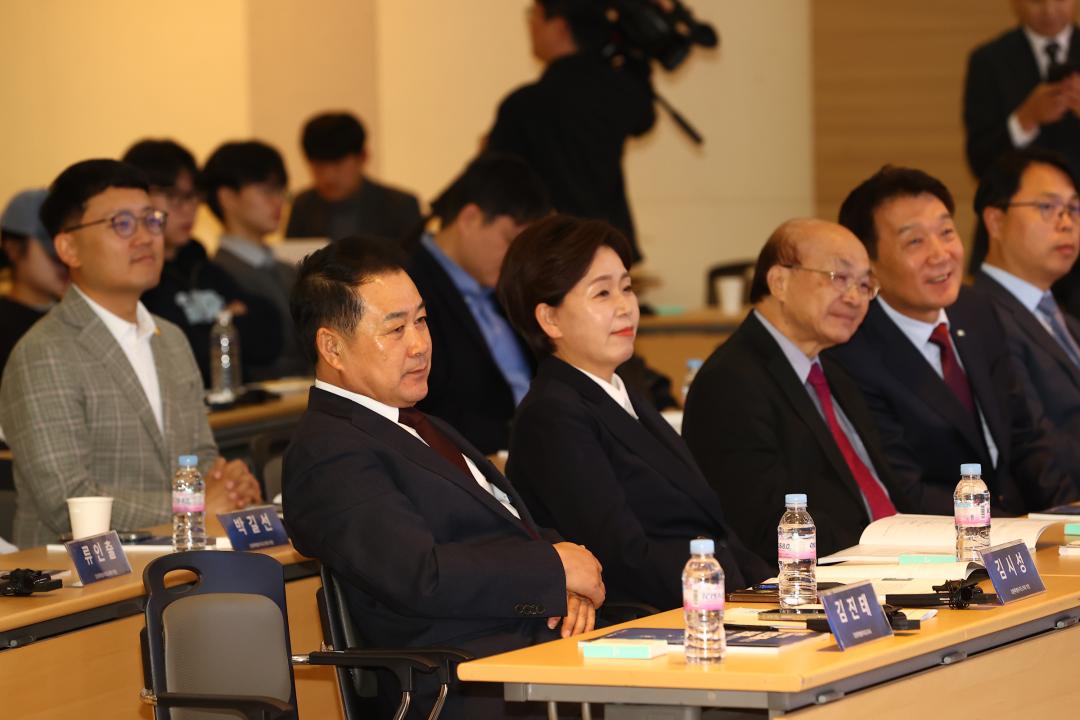 '2025강원특별자치도 반도체포럼' 게시글의 사진(5) '2025-10-29 2025강원특별자치도 반도체포럼 (6).jpg'