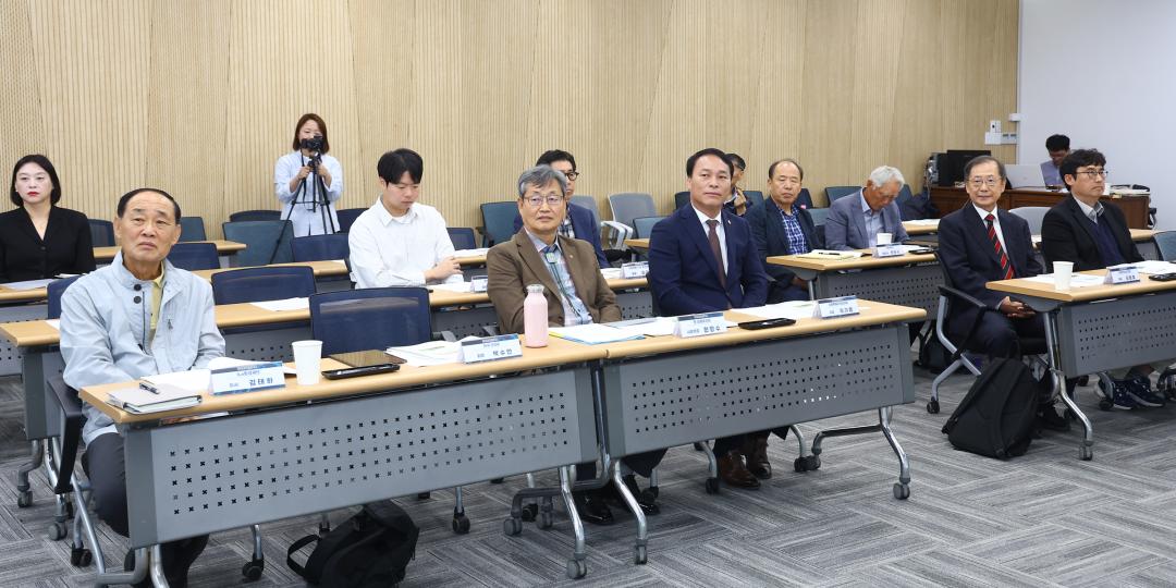 '2026년 제17회 강원환경비전포럼 반환경보조금 토론회(농자재 지원금의 친환경 개선방안)' 게시글의 사진(21) '2026-10-02 2026년 제17회 강원환경비전포럼 반환경보조금 토론회 (21).jpg'
