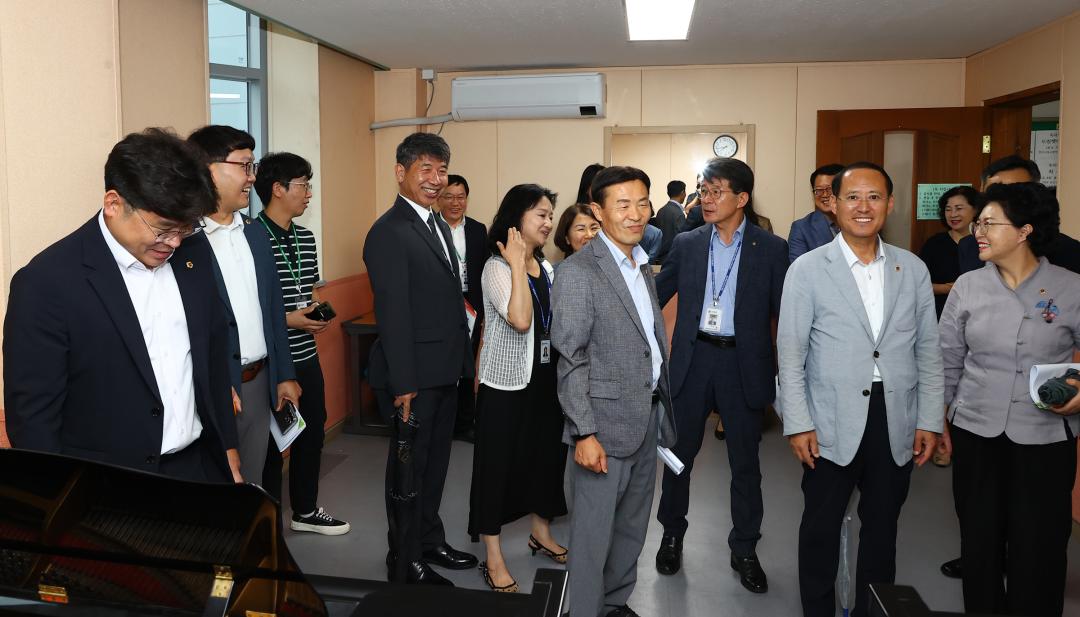 '강원특별자치도의회 교육위원회 의정연찬회' 게시글의 사진(49) '2025-07-17 강원특별자치도의회 교육위원회 의정연찬회 (51)(강원예술고등학교).jpg'