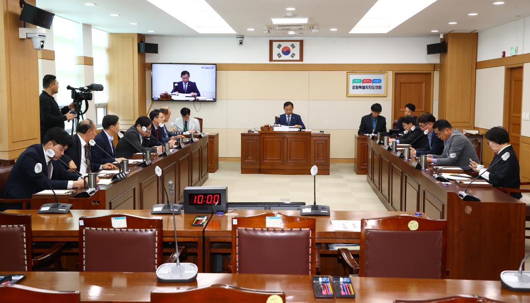 '제337회 제3차 강원특별자치도경제진흥원장 인사청문특별위원회' 게시글의 사진(11) '2025-05-12 제337회 제3차 강원특별자치도경제진흥원 인사청문특별위원회 (11).jpg'