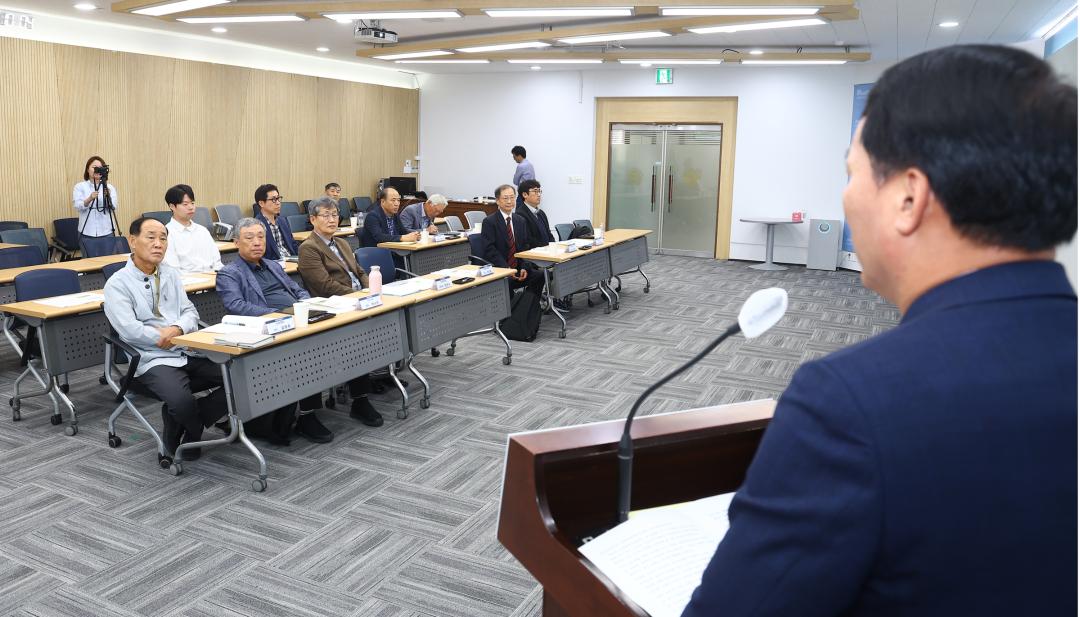 '2026년 제17회 강원환경비전포럼 반환경보조금 토론회(농자재 지원금의 친환경 개선방안)' 게시글의 사진(11) '2026-10-02 2026년 제17회 강원환경비전포럼 반환경보조금 토론회 (11).jpg'