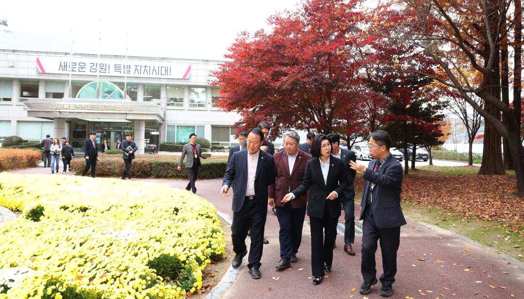 '제333회 농림수산위원회 현지시찰(산림과학연구원)' 게시글의 사진(36) '2024-11-14 제333회 농림수산위원회 현지시찰(산림과학연구원) (37).jpg'