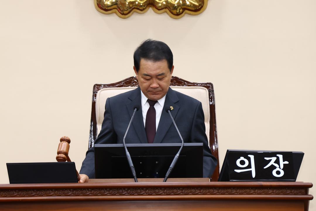 '제341회 제5차 본회의' 게시글의 사진(15) '2025-10-23 제341회 제5차 본회의 (15) 회의진행 김시성의장.jpg'