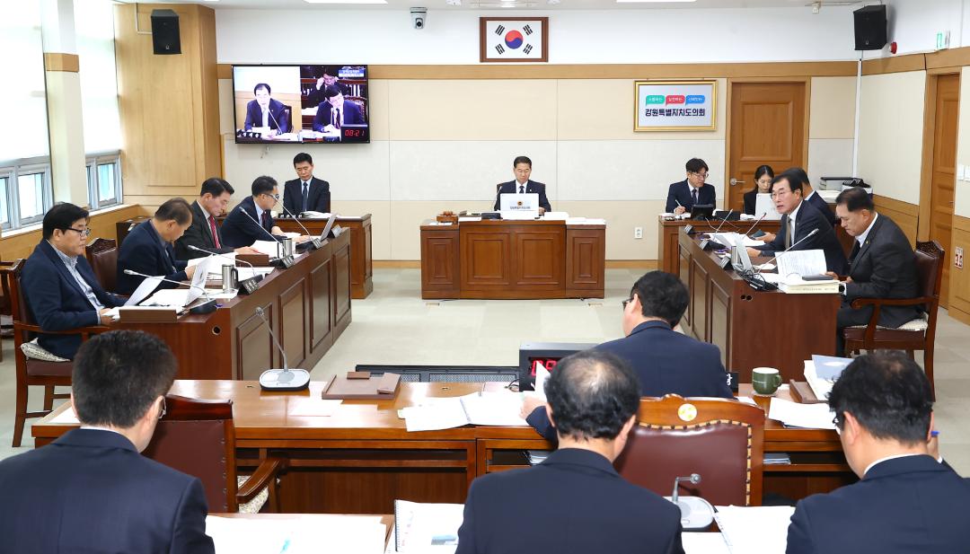 '2025년도 경제산업위원회 행정사무감사(미래산업국)' 게시글의 사진(2) '2025-11-07 2025년도 경제산업위원회 행정사무감사(미래산업국) (2).jpg'