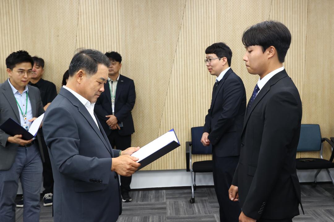'강원특별자치도의회사무처 공무원 임용장 수여식' 게시글의 사진(33) '2025-07-22 강원특별자치도의회사무처 공무원 임용장 수여식 (33).jpg'