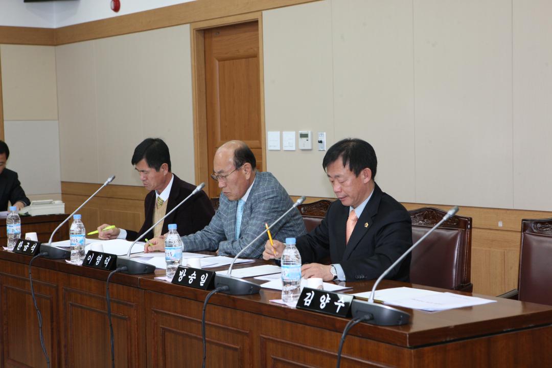 '206회 제7차 농림수산위원회' 게시글의 사진(2) '2011-01-28 206회 제7차 농림수산위원회 (2).jpg'